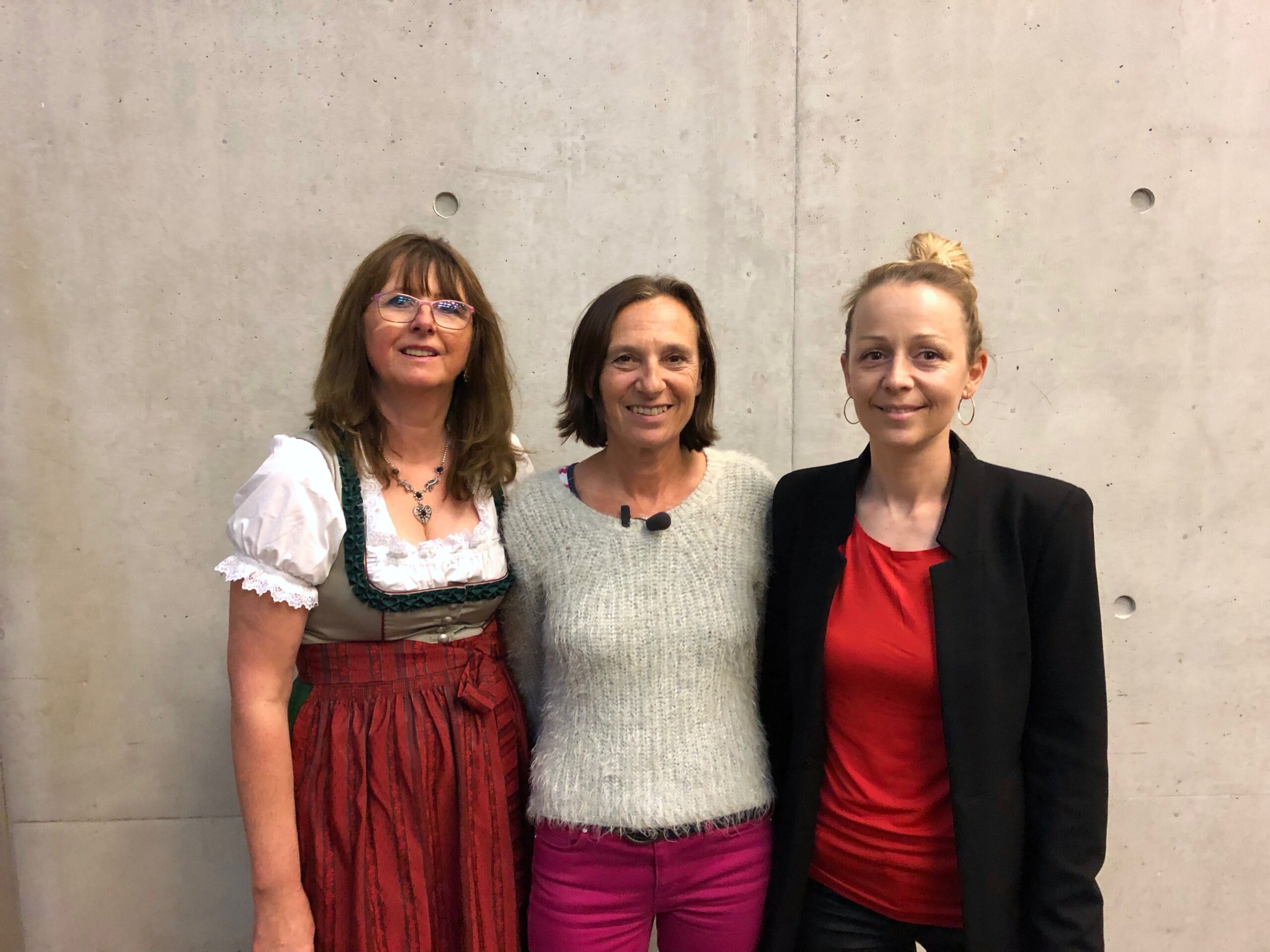 (von links nach rechts): Elisabeth Krenner (stv. Vorsitzendes Salzburger Monitoringausschuss), Karin Astegger (Vorsitzende des Salzburger Monitoringausschusses) und Christine Steger (Vorsitzende des Bundes Monitoringausschusses)