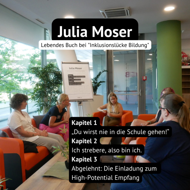 Julia Moser war in einem Extra-Raum als lebendes Buch. Eine gruppe sitzt in auf orangen Couches und Couchsesseln. Kapitel 1: "Du wirst nie in die Schule gehen!" Kapitel 2: Ich strebere, als bin ich. Kapitel 3: Abgelehnt: Die Einladung zum High-Potential Empfang