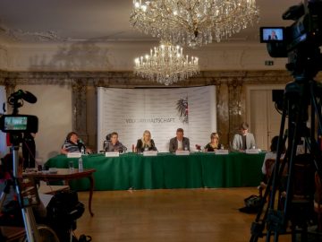 Festsaal der Volksanwaltschaft - Podium der Pressekonferenz, Feuerstein, Ladstätter, Steger, Achitz, Rammel, Buchner