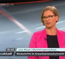 TV-ORFIII Ausschnitt: Julia Moser in rosa Blazer im Interview